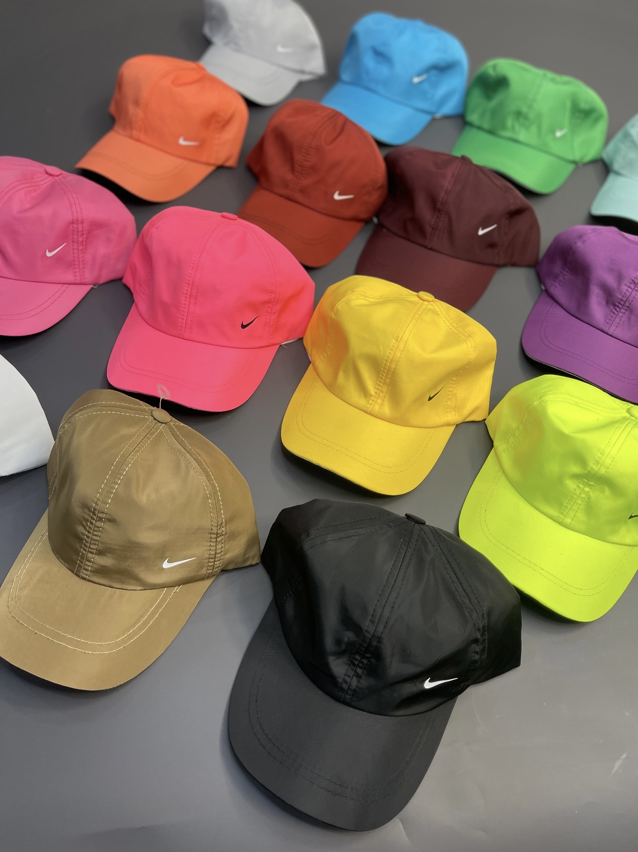 کلاه اسپرت پشت چسبی جنس شمعی مدل نایک Nike کد 0312